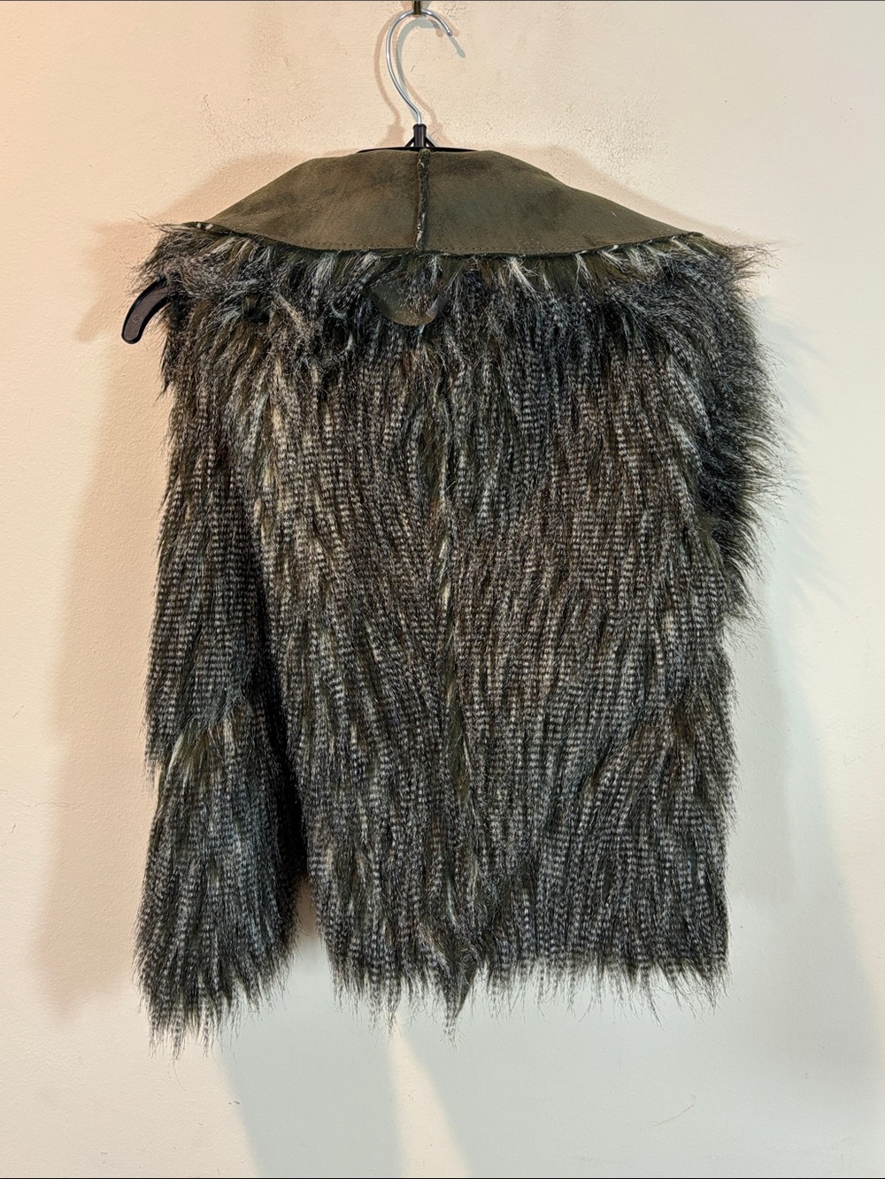 Vintage Dolce Cabo Olive Faux Fur Trim Suede Vest - Picture 7 of 7